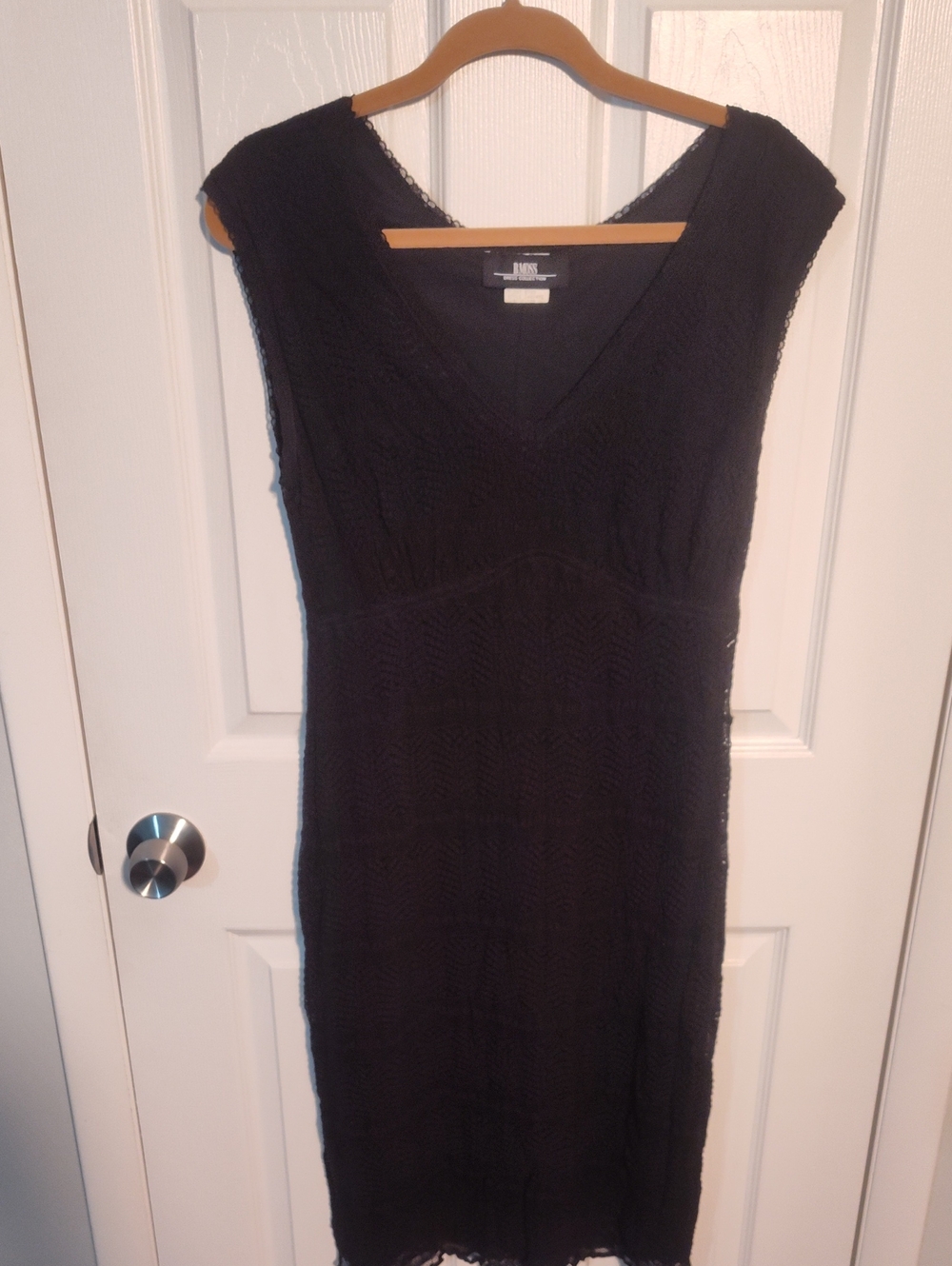 Tailor B. Moss Black Lace V-Neck Midi Dress with Cap Sleeves
